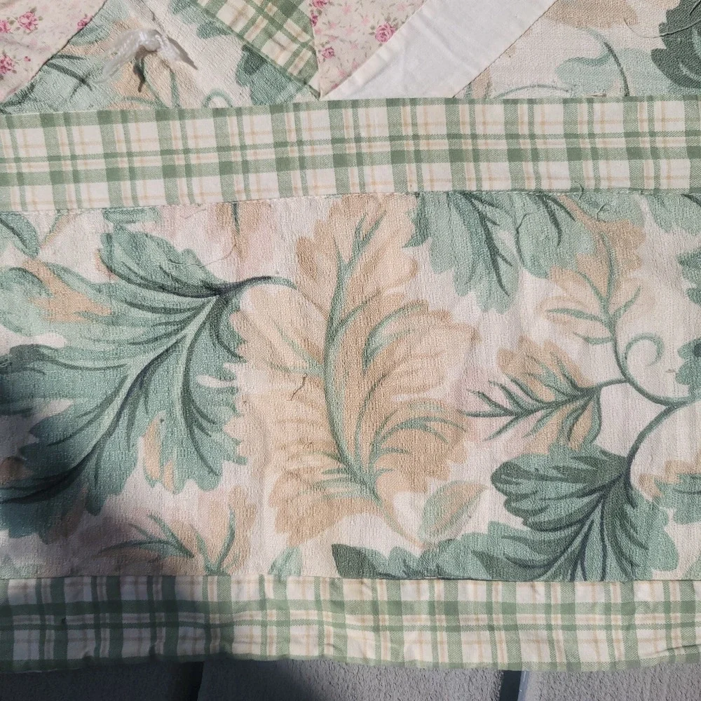 Vintage Quilt Bedspread Floral Green Beige 84x96 Farmhouse Patchwork Plaid